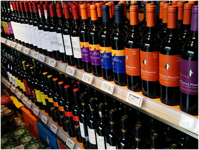 1919穩(wěn)居天貓618酒類銷售第一 酒瓶連起來可繞標(biāo)準(zhǔn)跑道62圈